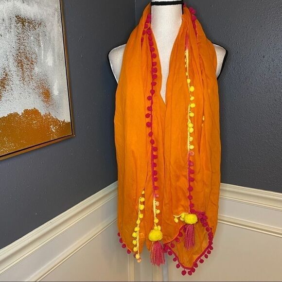 Echo Pom Pom scarf - Picture 1 of 6